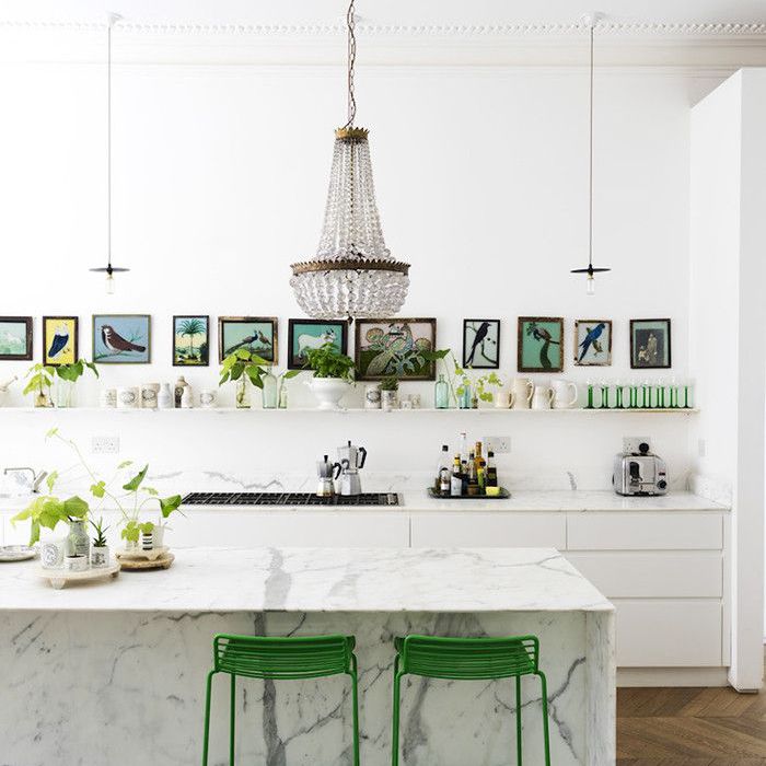 厨房配有大理石和绿色为基调