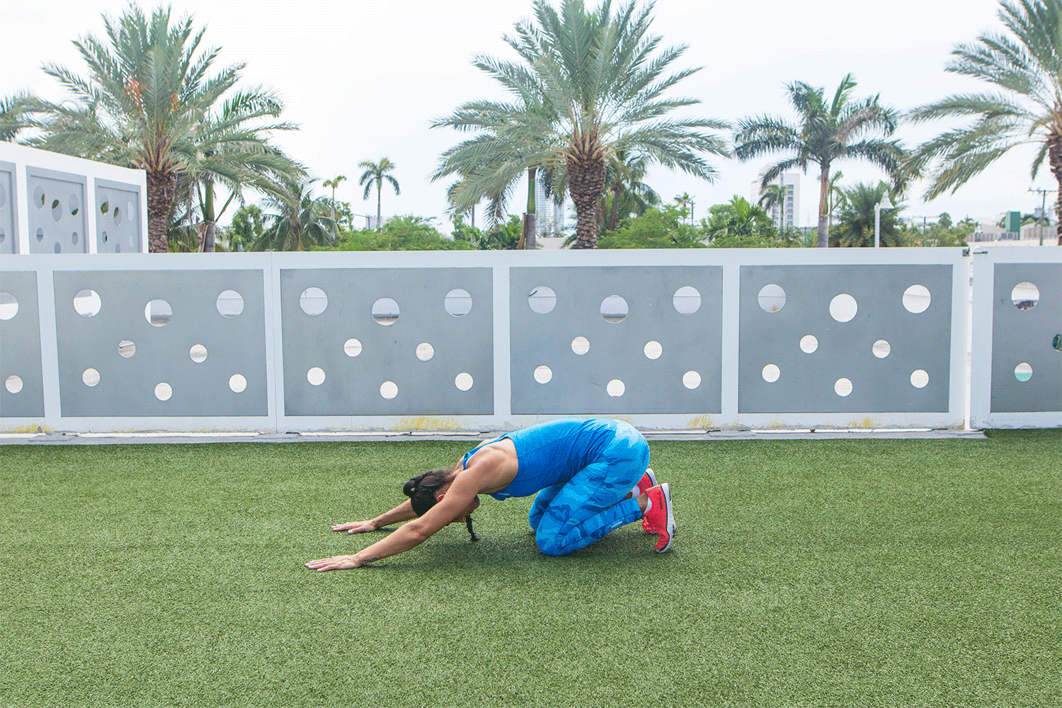 孩子的姿态推升”class=