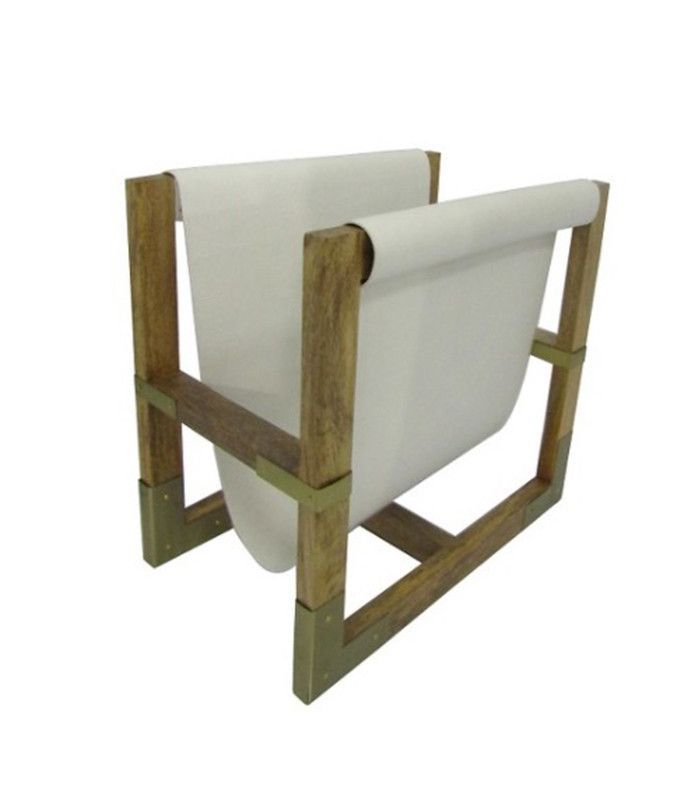 内特·伯克为塔吉特竞选杂志架工作