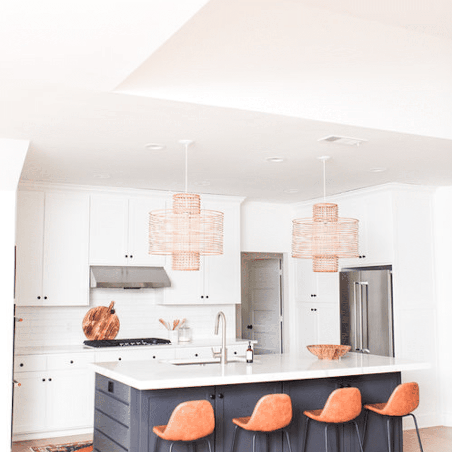 在白色和蓝色厨房的厨房地毯