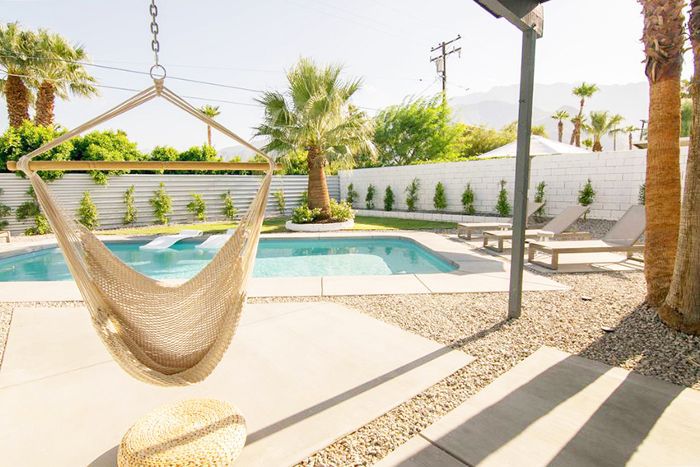 制作的Airbnb棕榈泉