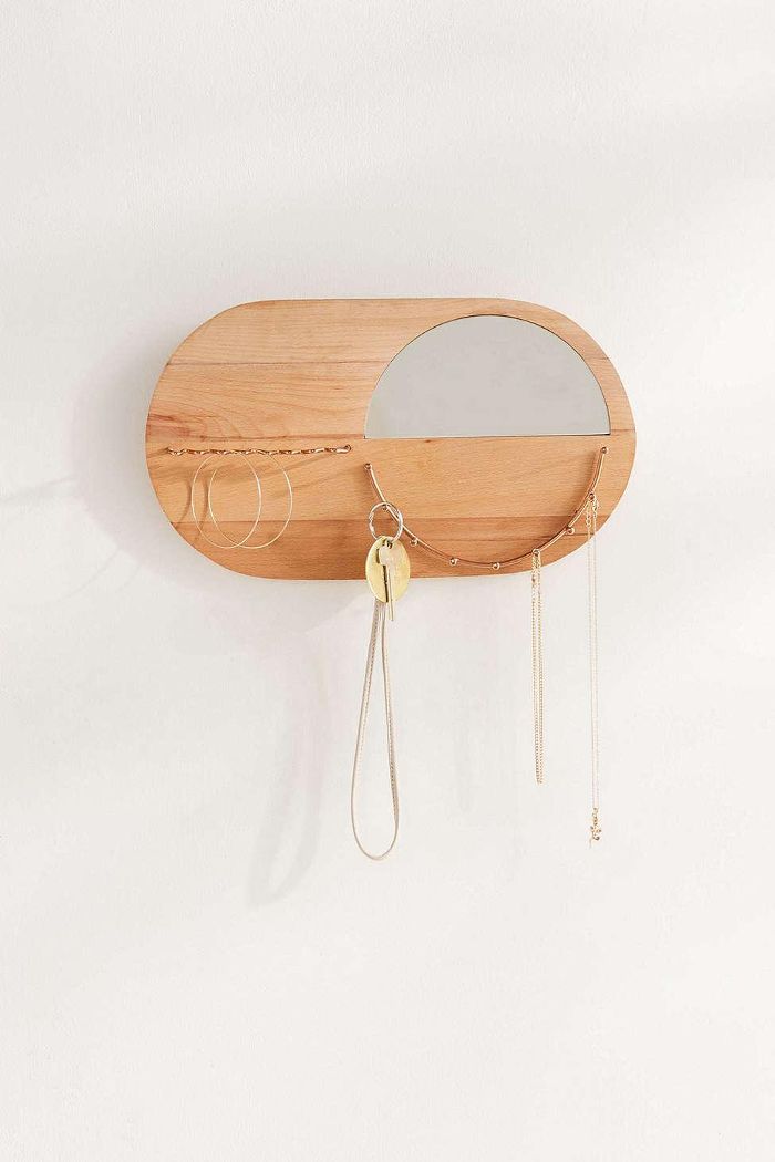 Urban Outfitters的蕾拉壁挂式珠宝寄存