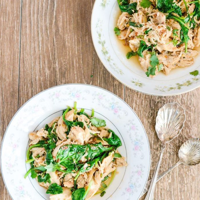 砂锅沙司，鸡肉和菠菜