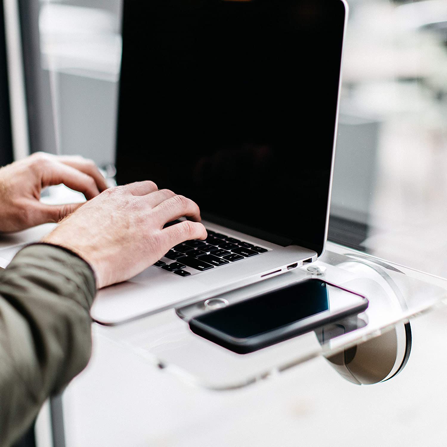 DeskView Portable Standing Desk“class=