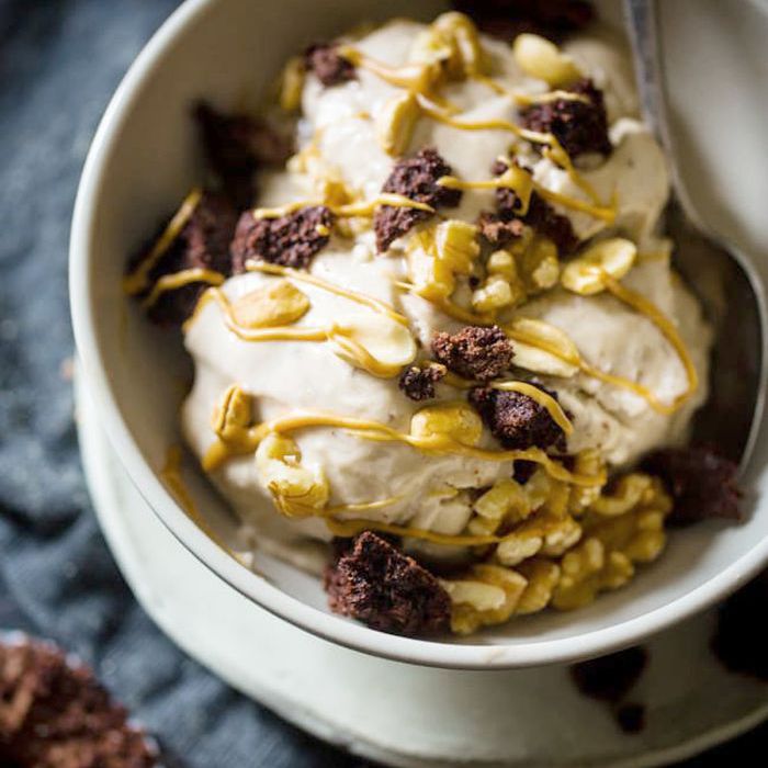 矮胖的猴子香蕉冰淇淋