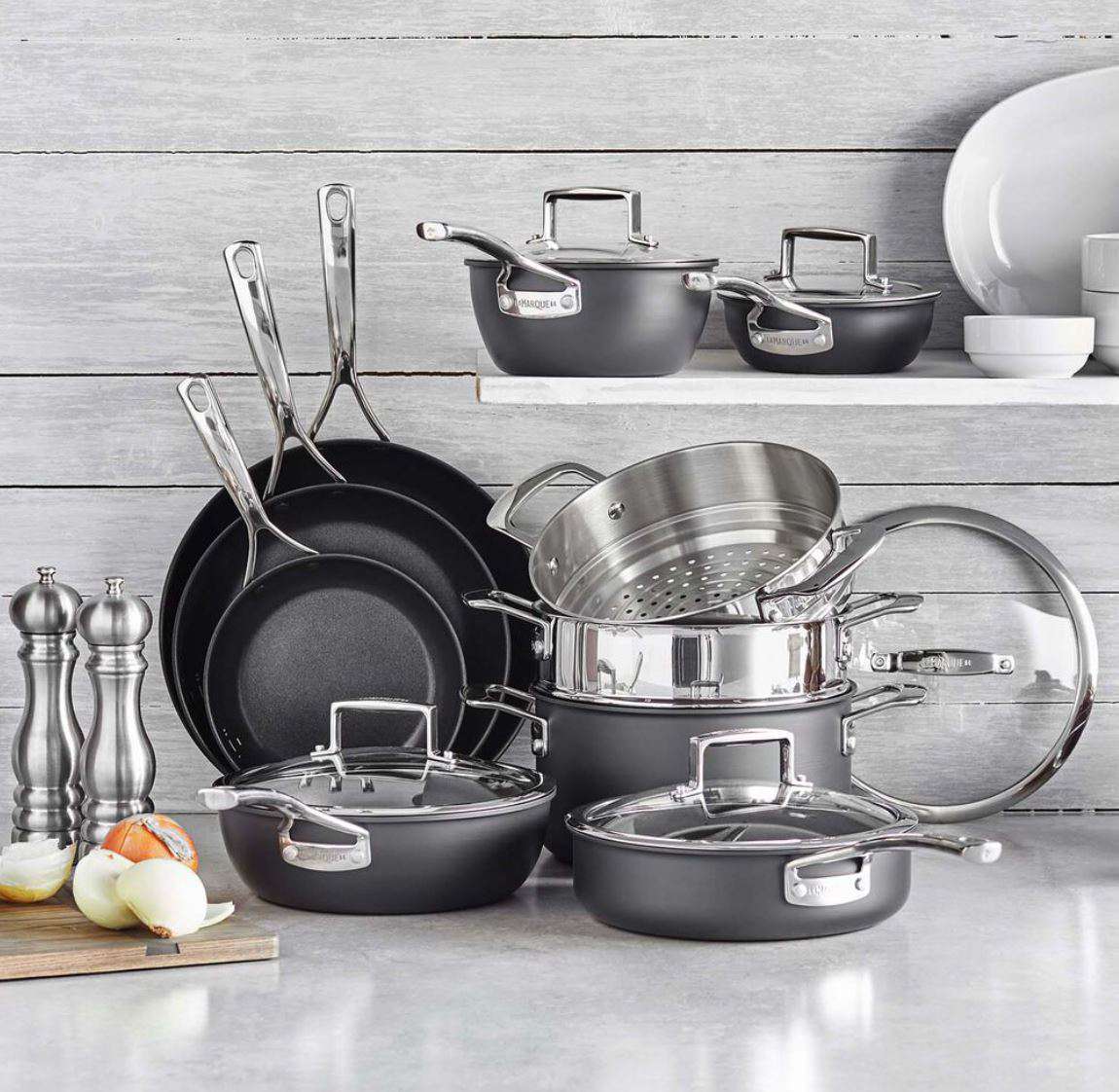 Sur la table la marque 84 15片不粘锅套