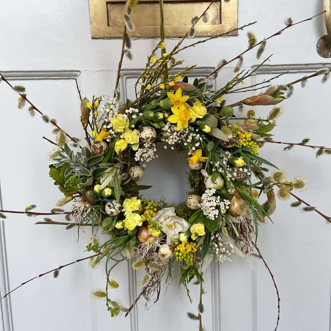 钝和花的春天花环。