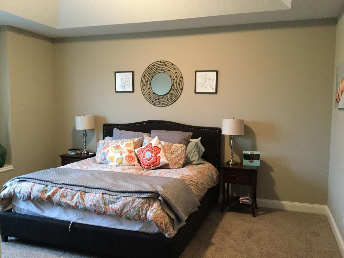 之前拍摄的过时的卧室。