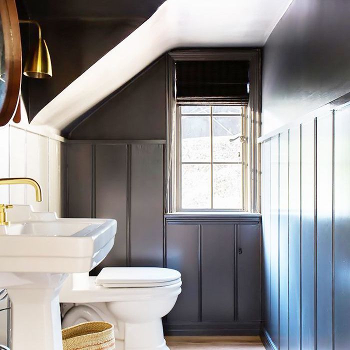 与黑色烤漆浴室“class=