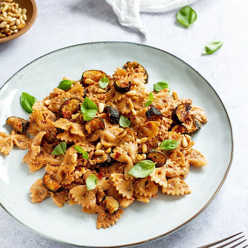 晒干的番茄通心粉烤西葫芦