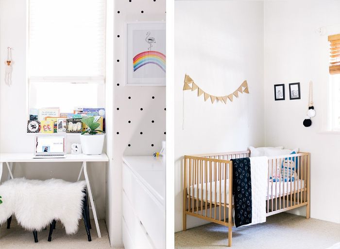 一个房间的特写镜头，左边是一张迷你桌和一台电脑，右边是一个婴儿的极简主义木婴儿床