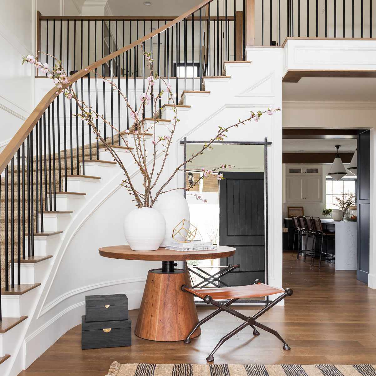 与盛大的楼梯和阁楼的条目。