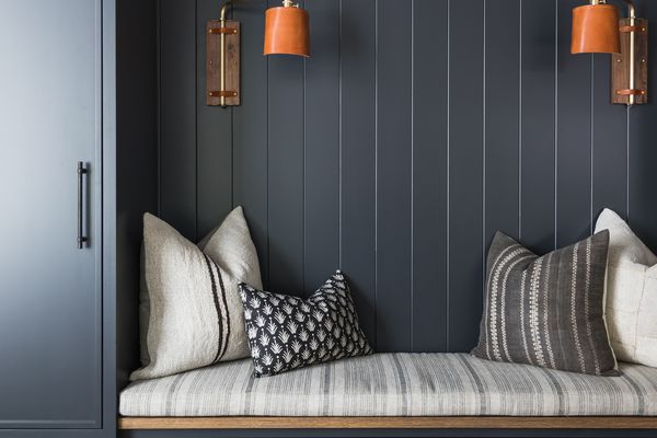 colors that go with navy blue