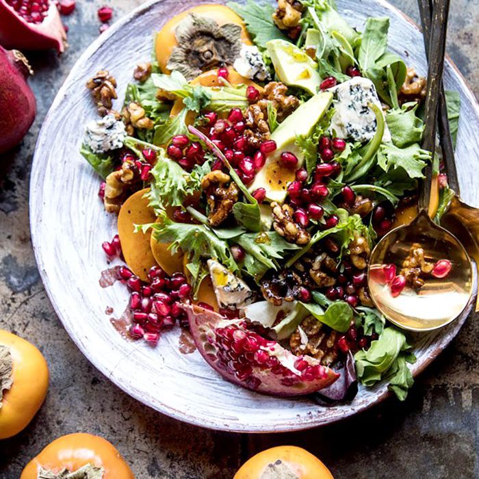 石榴鳄梨沙拉配上蜜饯核桃
