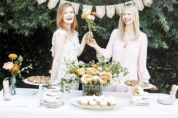 在甜点表两个妈妈的生日