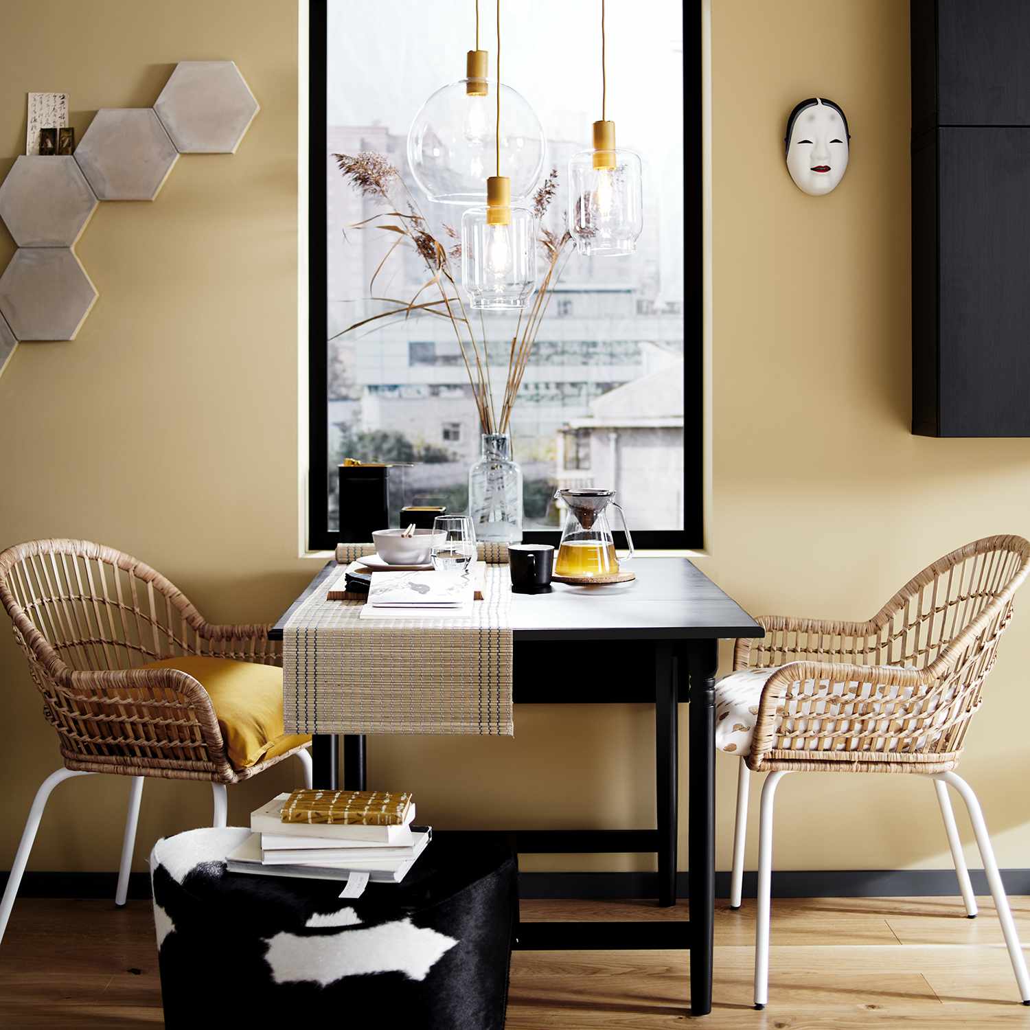 小空间厨房里的藤椅