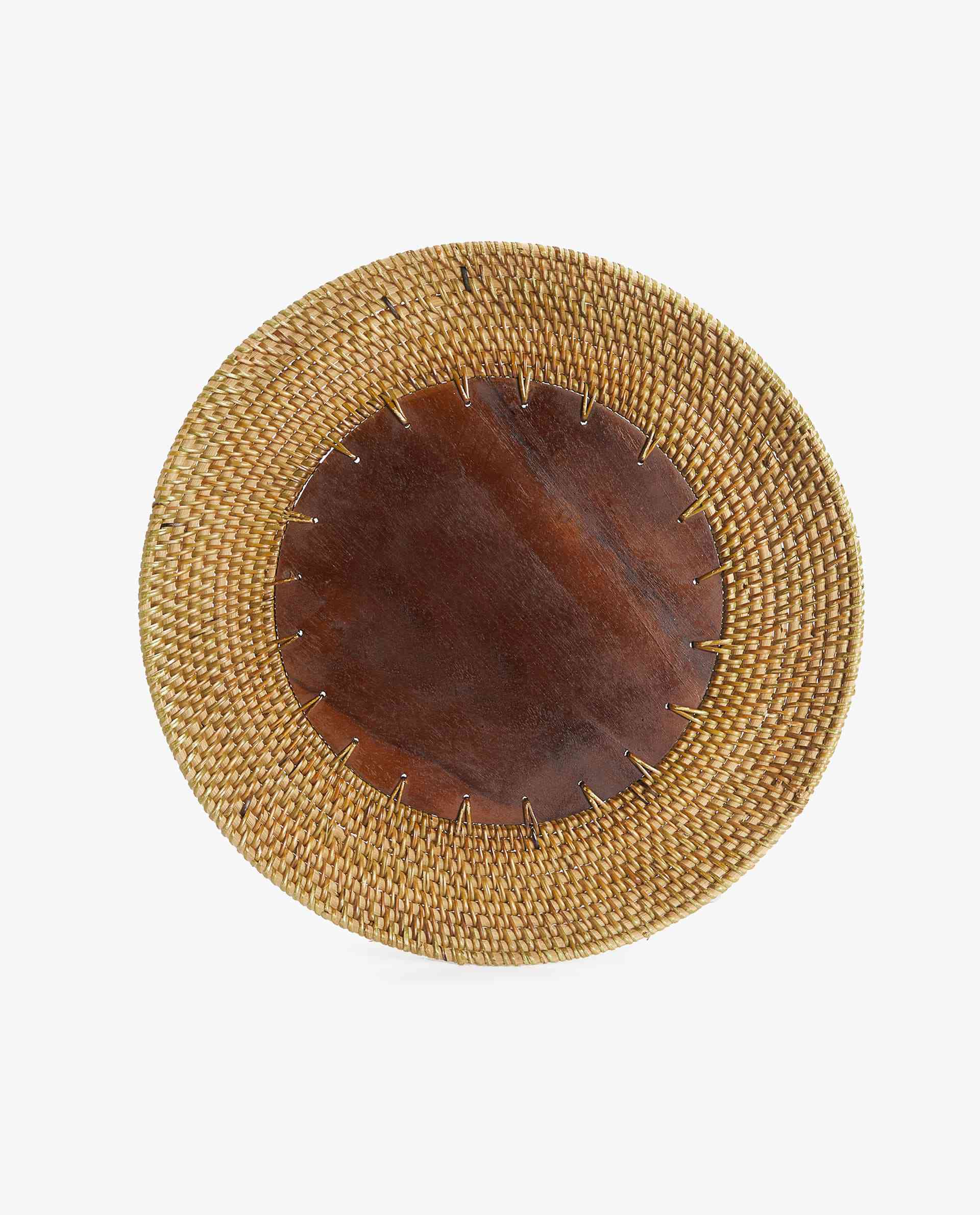 木材和藤充电器餐垫