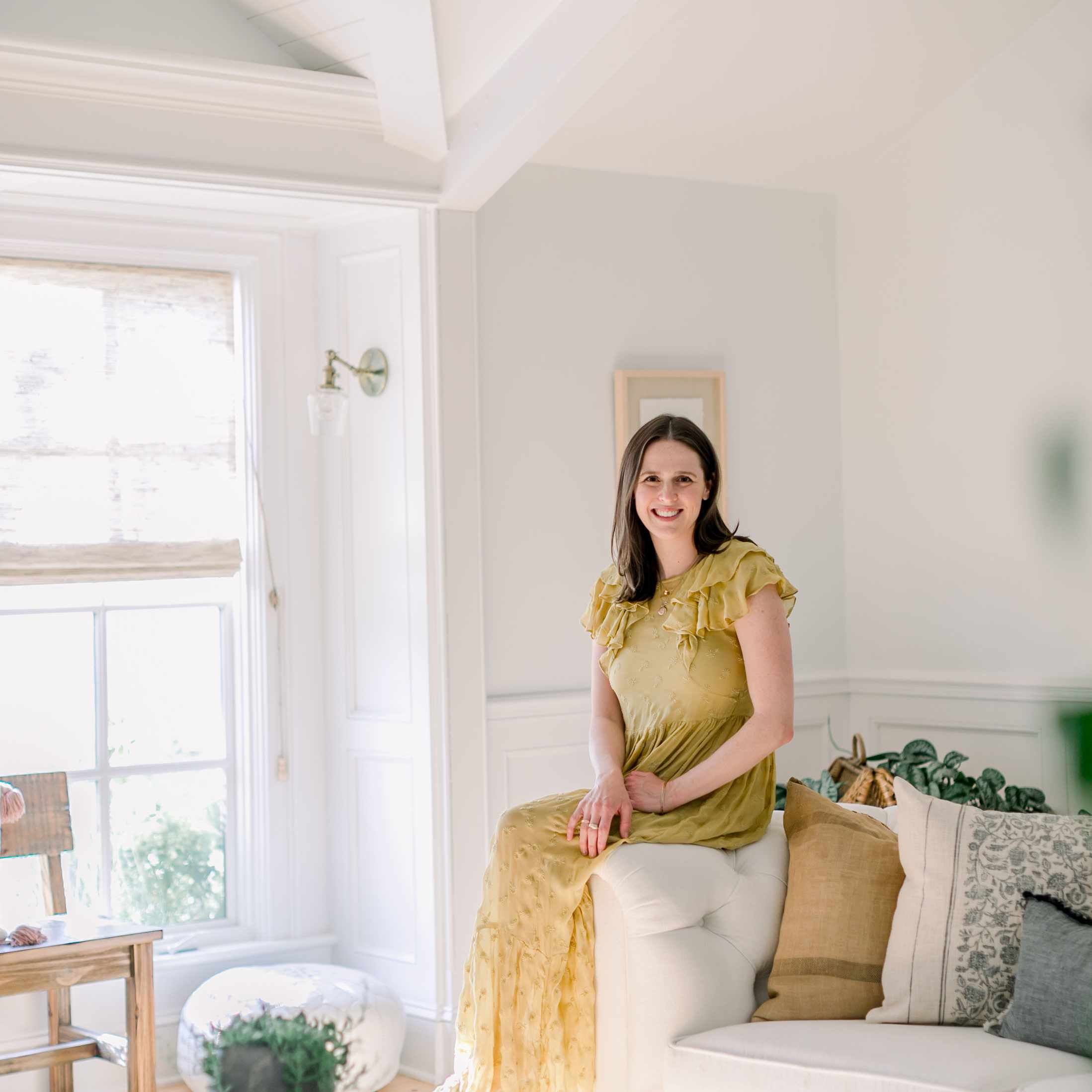 Haley Weidenbaum照片在沙发的。