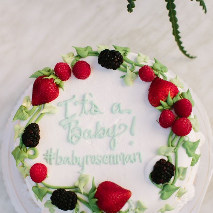 惠特尼波特的婴儿沐浴蛋糕