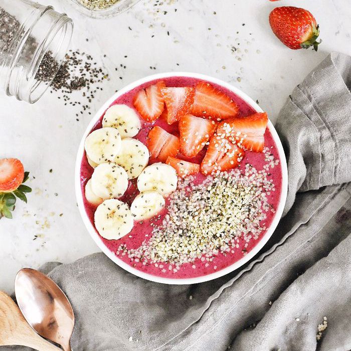 感恩节后的食谱-促进新陈代谢的草莓奶昔碗食谱