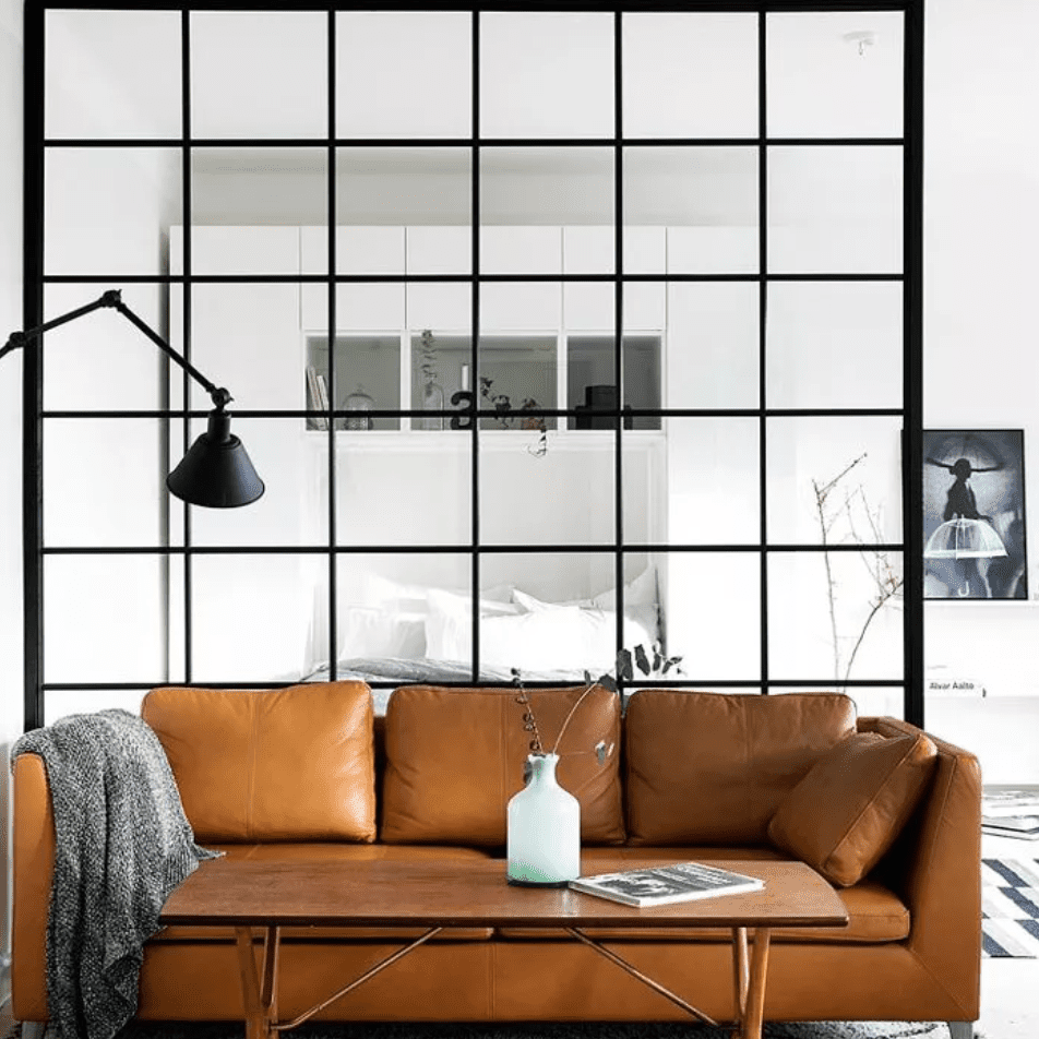 Studio space利用垂直存储和分区来定义区域