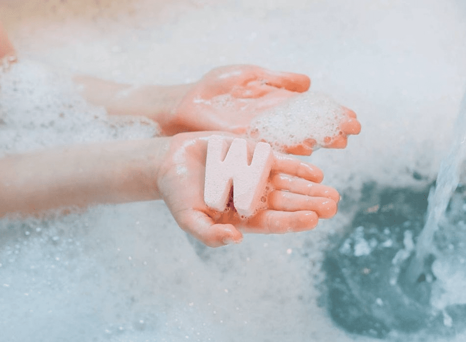 Roxy Grace公司的个性化沐浴炸弹