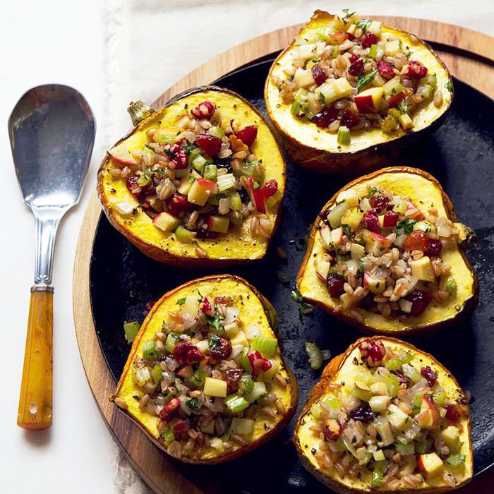 土耳其为感恩节的替代品 - 橡子南瓜用苹果胡桃馅