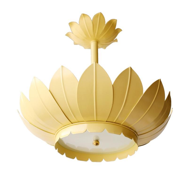 科琳和她的同伴们挂在叶子上”class=