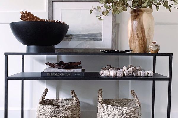 带储物篮的入口通道