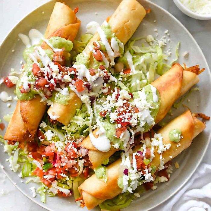的Chipotle鸡taquitos