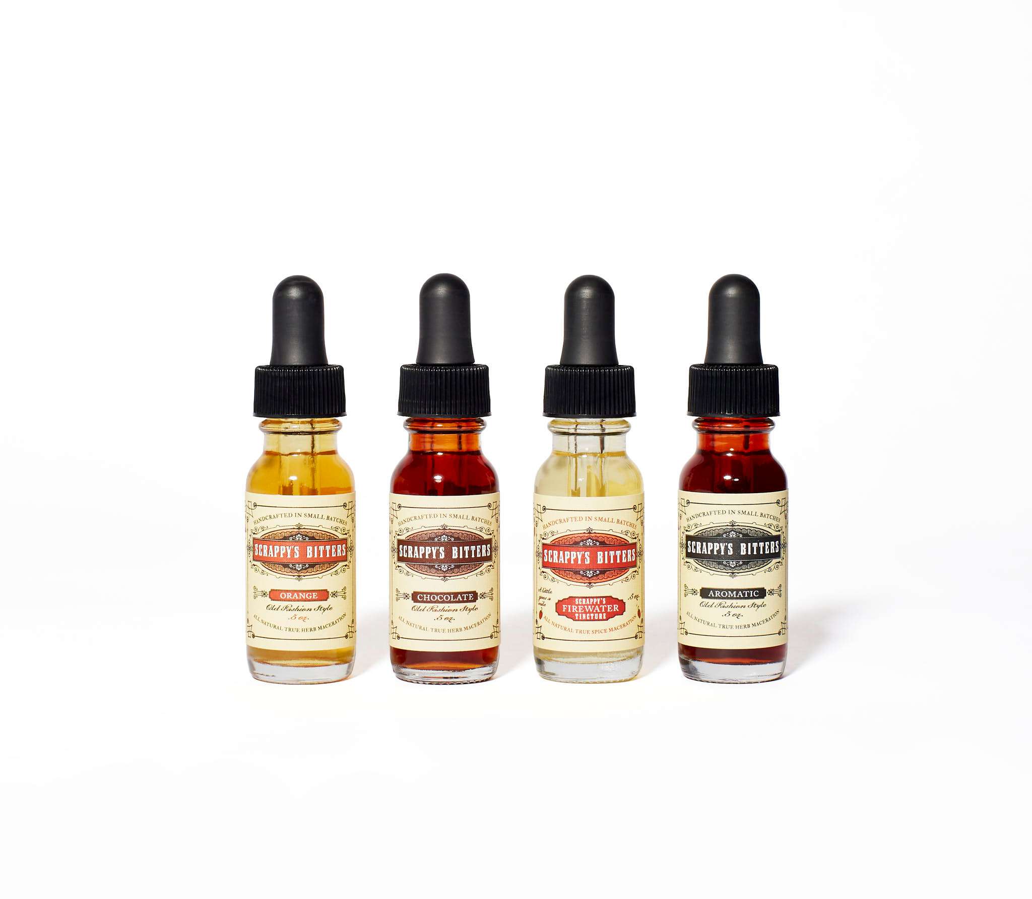 四个苦味剂5盎司。迷你滴管瓶旁边排队