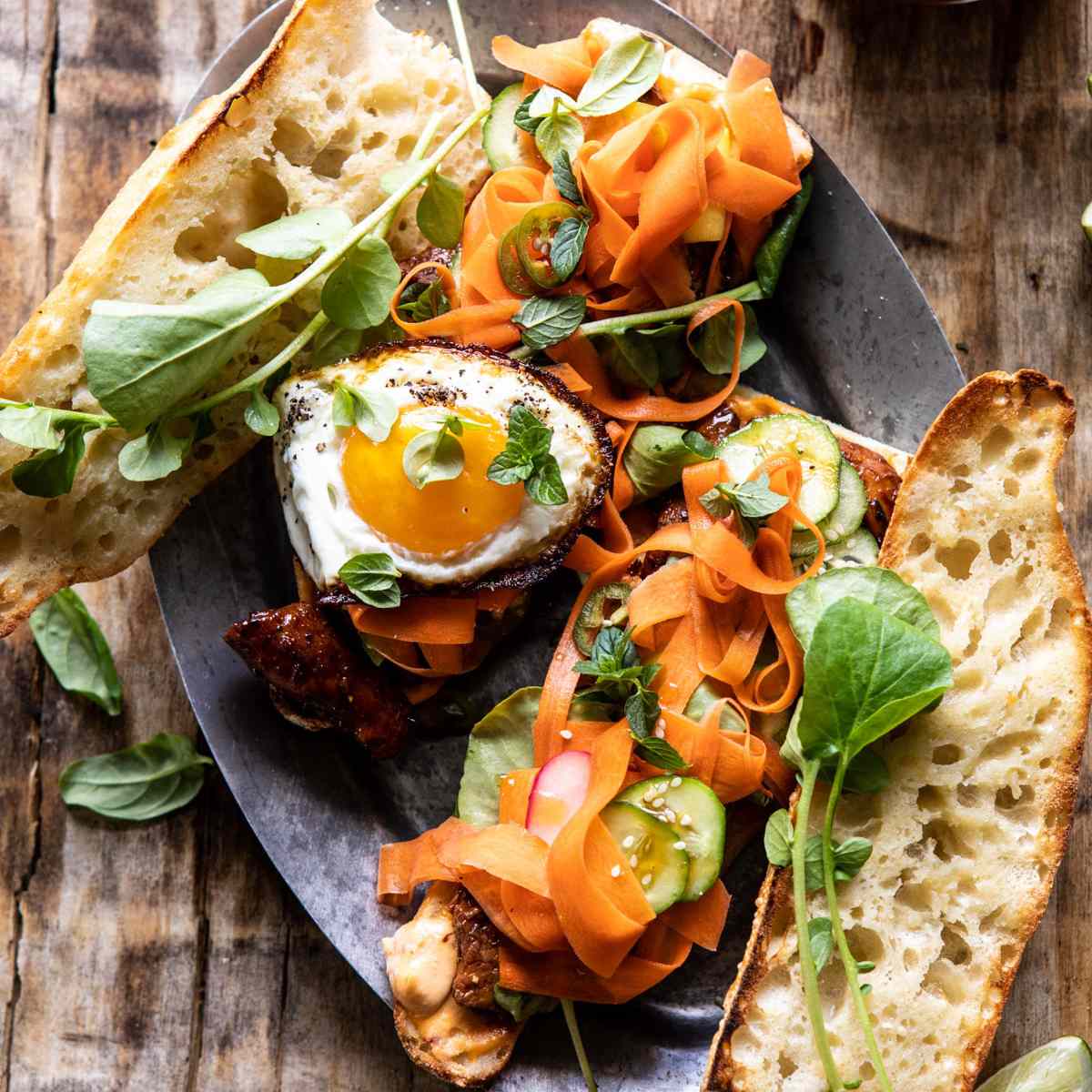 罗勒鸡肉三明治