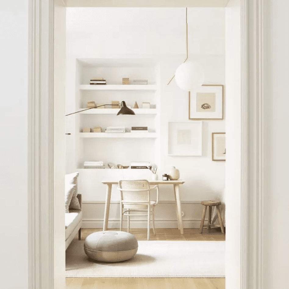 居家办公装饰以白色、奶油色、天然木色为主色调