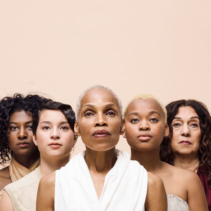 色调封面与5个女人的肖像