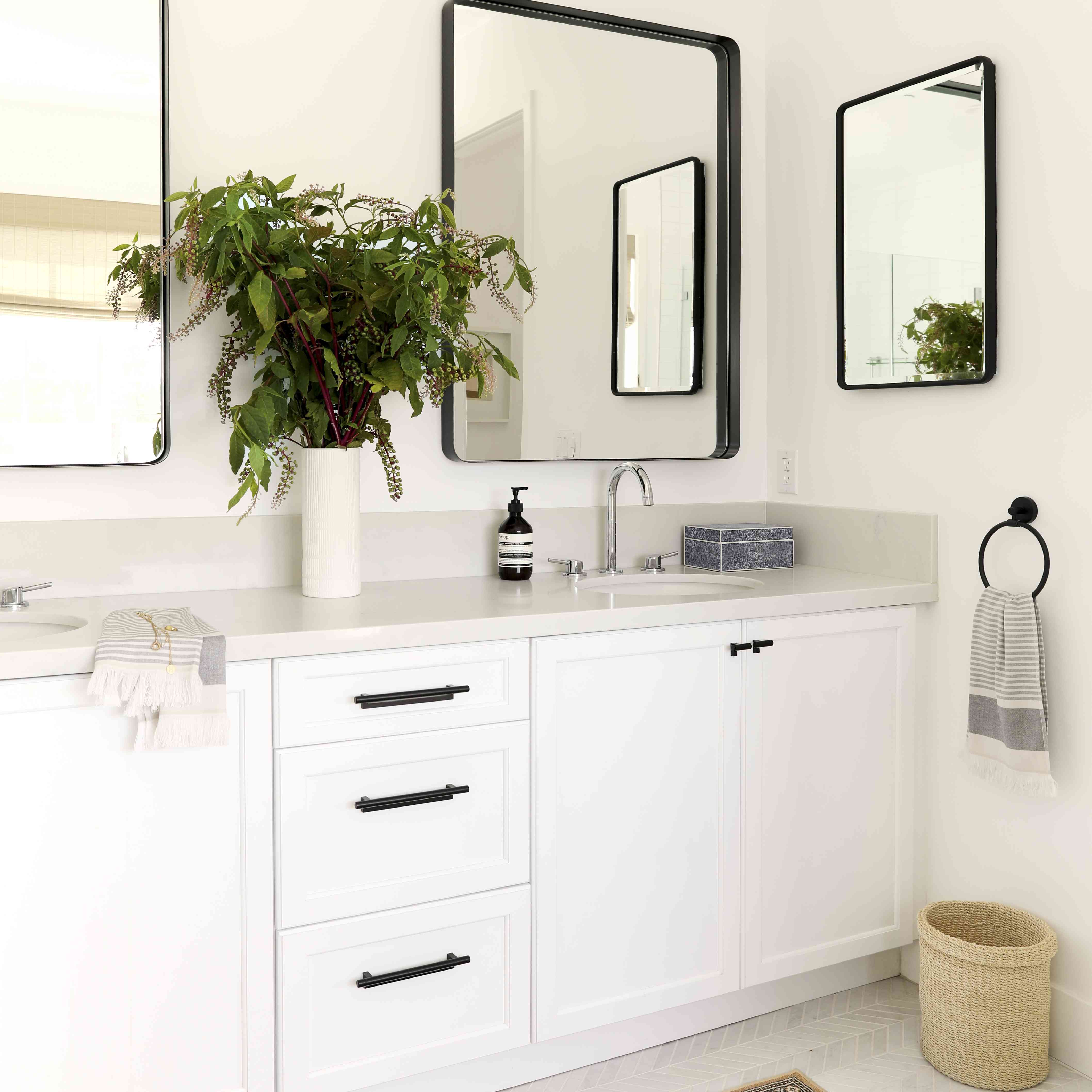 主浴室配有双水槽