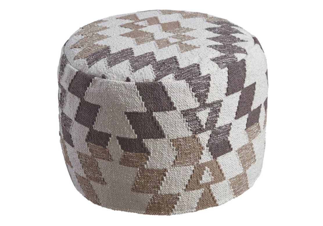 一个圆织蒲团中性色调和西南部风格的主题。