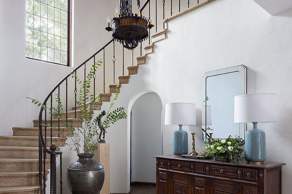 在家的盛大楼梯。