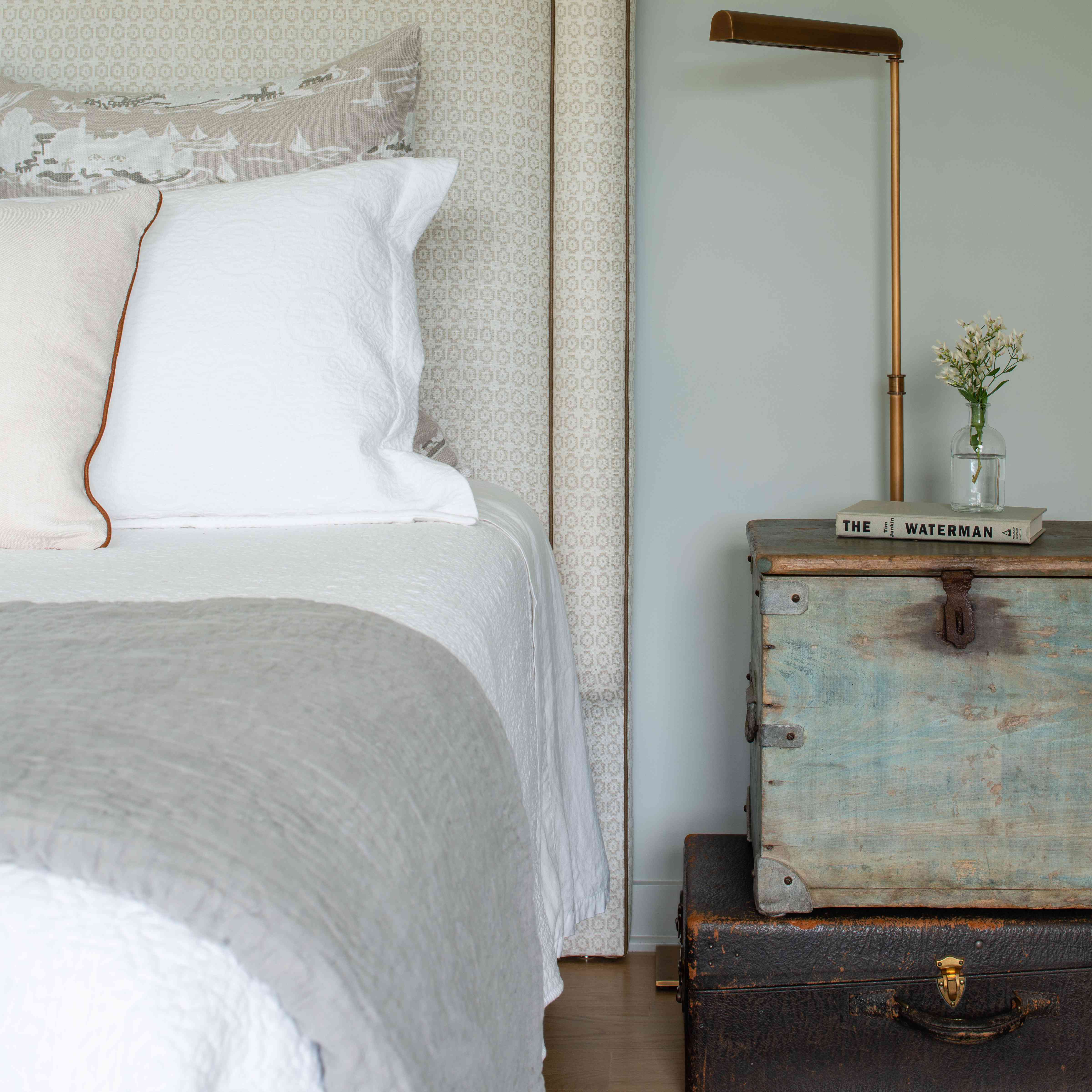 卧室与蓝色油漆