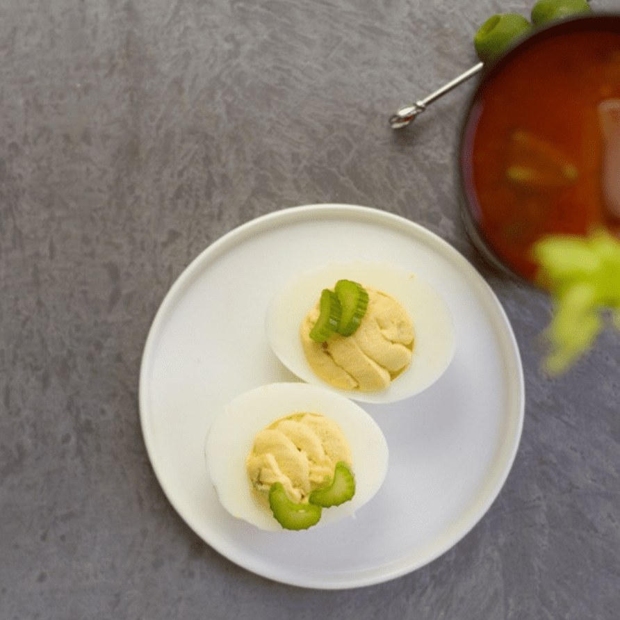 酸菜芹菜缠着鸡蛋