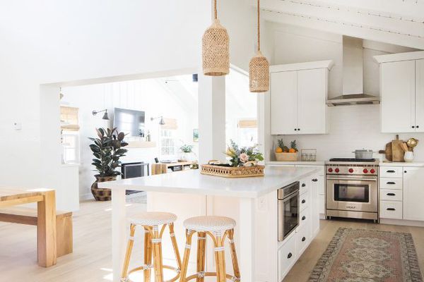 这家加利福尼亚州的全白色厨房