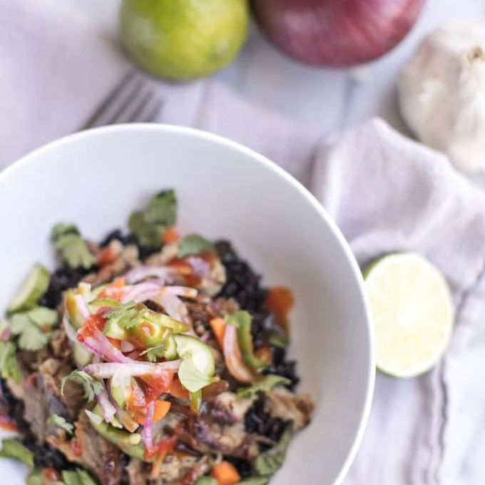 慢炖锅拉猪肉Banh Mi碗