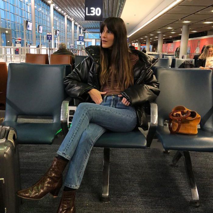 很酷的机场服装配短靴