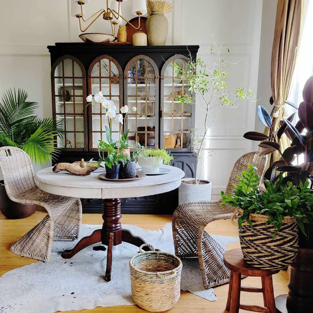 古董风格的用餐室。