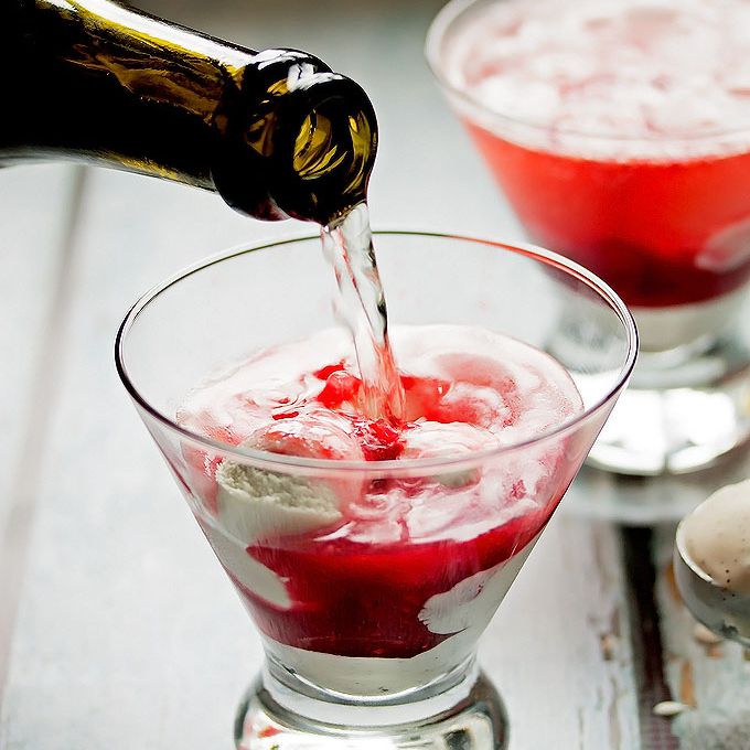 An adult float topped with champagne.“class=