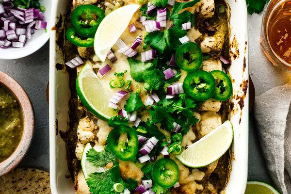 绿色智利鸡肉辣酱玉米饼干