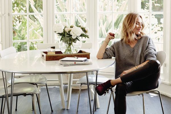 一个女人在她30多岁“class=