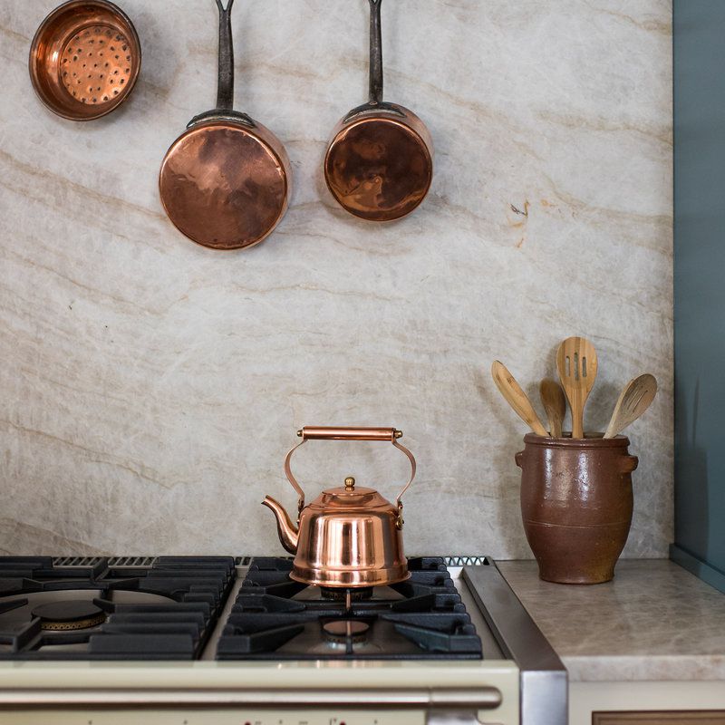 厨房锅架与悬挂铜锅