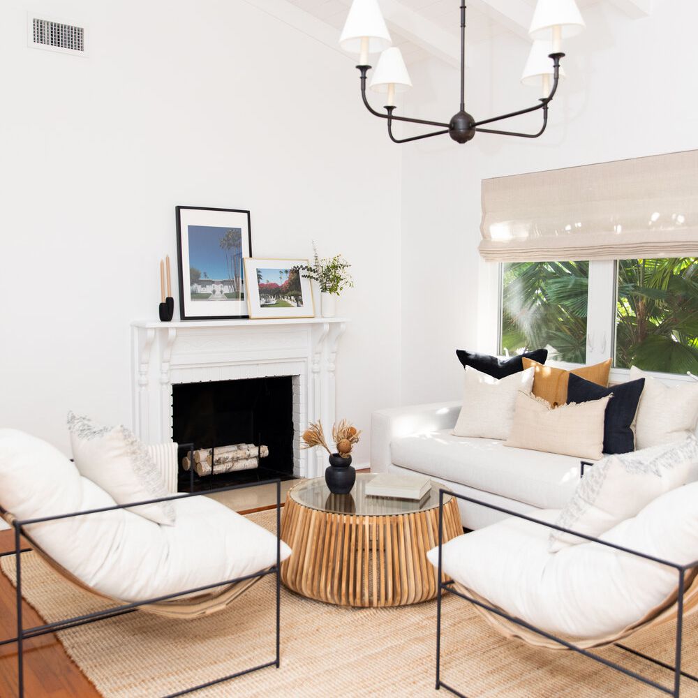 白色客厅与桦木日志