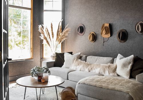 装饰下降趋势“class=