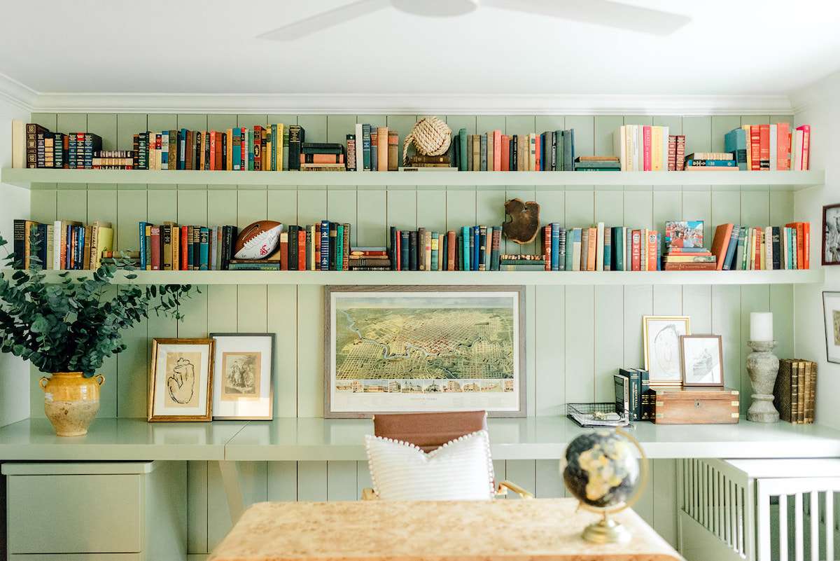 绿色镶板的客房